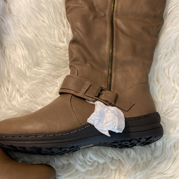 Beautiful Dream Pairs Women’s Boots Brand New size 10 - Picture 12 of 16